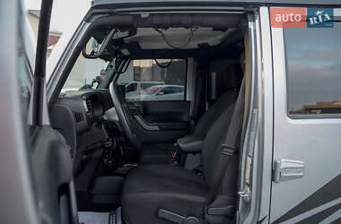 Внедорожник / Кроссовер Jeep Wrangler 2016 в 