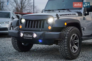 Внедорожник / Кроссовер Jeep Wrangler 2016 в 