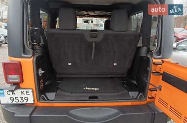 Внедорожник / Кроссовер Jeep Wrangler 2012 в 