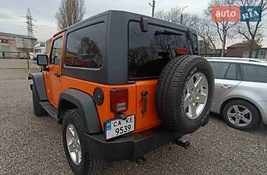 Внедорожник / Кроссовер Jeep Wrangler 2012 в 