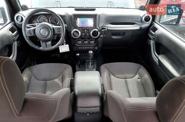 Внедорожник / Кроссовер Jeep Wrangler 2014 в 