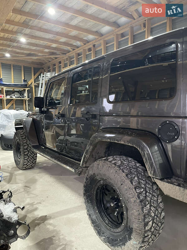 Внедорожник / Кроссовер Jeep Wrangler 2015 в Черновцах