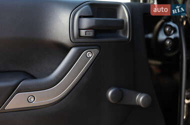 Позашляховик / Кросовер Jeep Wrangler 2017 в 