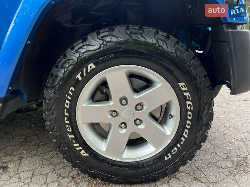 Позашляховик / Кросовер Jeep Wrangler 2015 в Львові