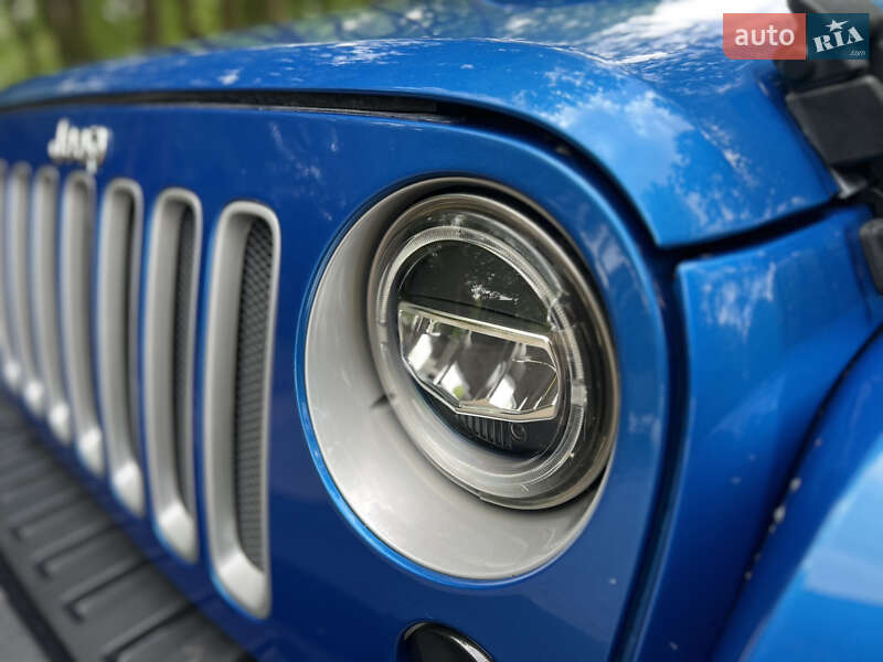 Позашляховик / Кросовер Jeep Wrangler 2015 в Львові