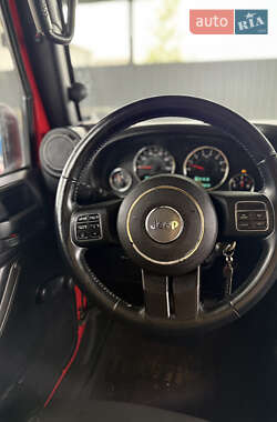 Внедорожник / Кроссовер Jeep Wrangler 2014 в 