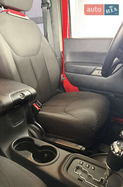 Внедорожник / Кроссовер Jeep Wrangler 2014 в 