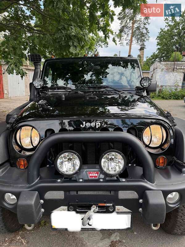 Внедорожник / Кроссовер Jeep Wrangler 2011 в Киеве