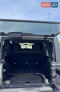Внедорожник / Кроссовер Jeep Wrangler 2016 в 