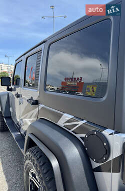 Внедорожник / Кроссовер Jeep Wrangler 2016 в 