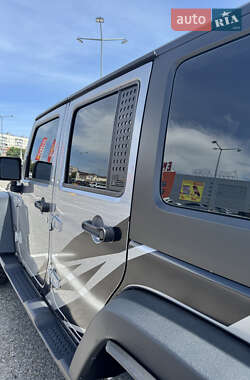 Внедорожник / Кроссовер Jeep Wrangler 2016 в 