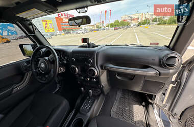 Внедорожник / Кроссовер Jeep Wrangler 2016 в 