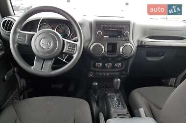 Внедорожник / Кроссовер Jeep Wrangler 2016 в 