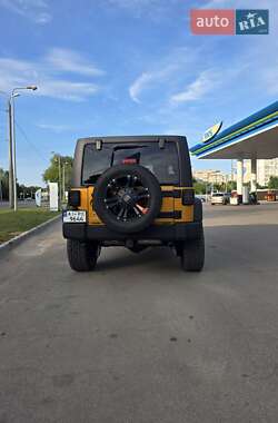 Внедорожник / Кроссовер Jeep Wrangler 2014 в 