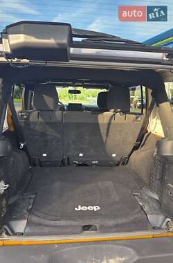 Внедорожник / Кроссовер Jeep Wrangler 2014 в 