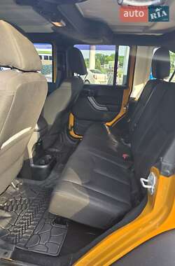 Внедорожник / Кроссовер Jeep Wrangler 2014 в 