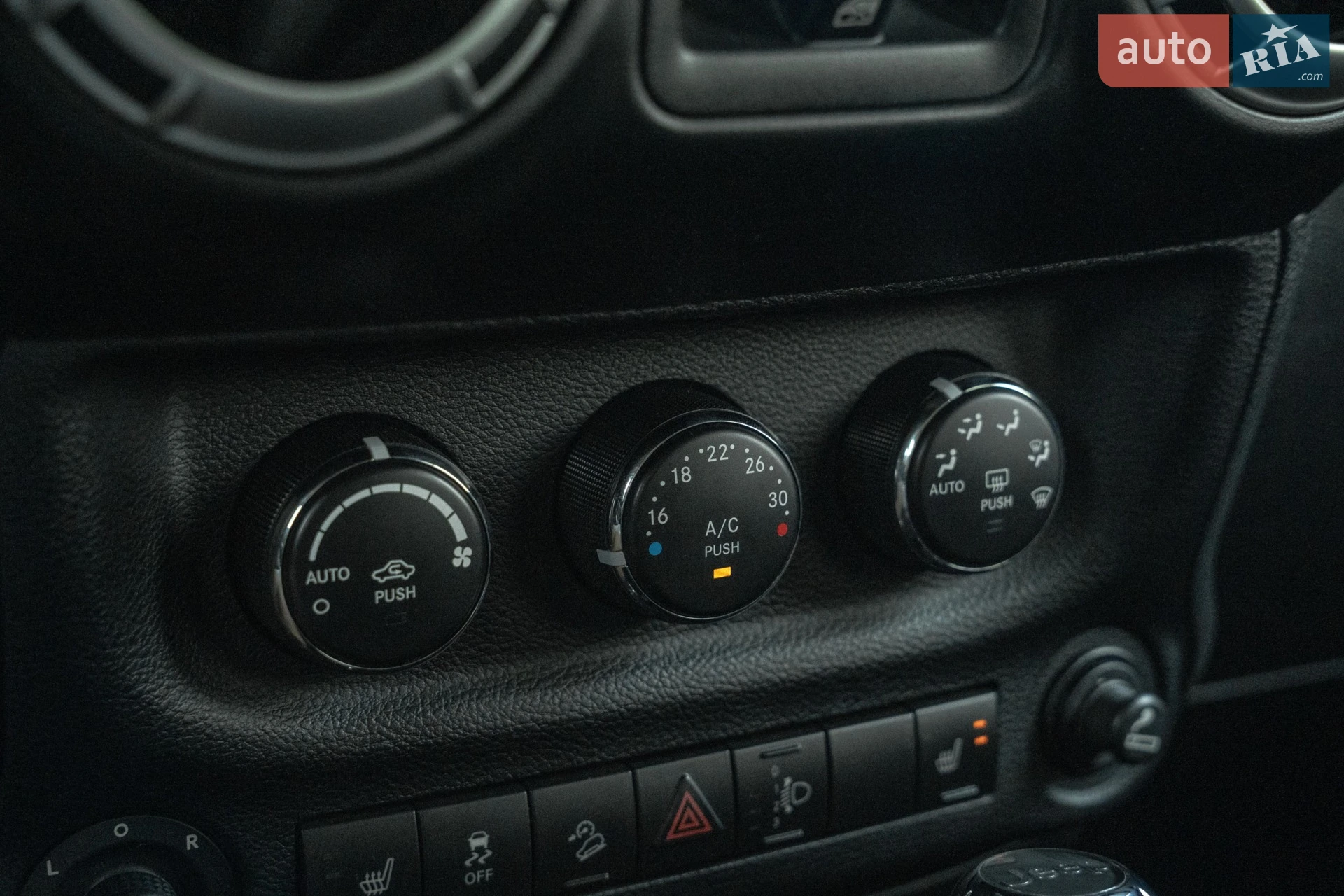 2012 Jeep Wrangler - мініатюра 37