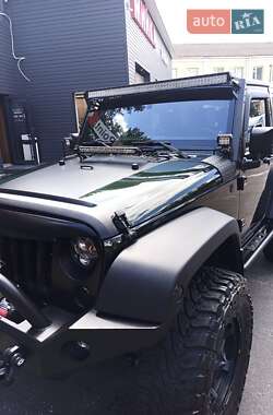 Позашляховик / Кросовер Jeep Wrangler 2011 в Києві