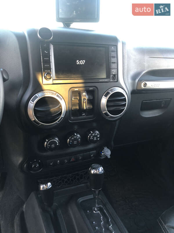 Позашляховик / Кросовер Jeep Wrangler 2015 в Києві