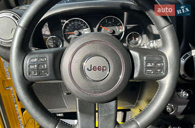 Внедорожник / Кроссовер Jeep Wrangler 2015 в 