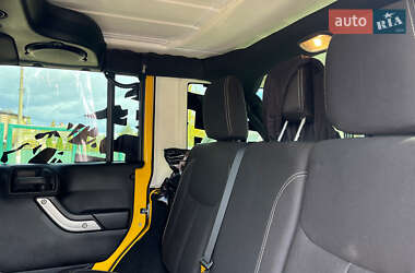 Внедорожник / Кроссовер Jeep Wrangler 2015 в 