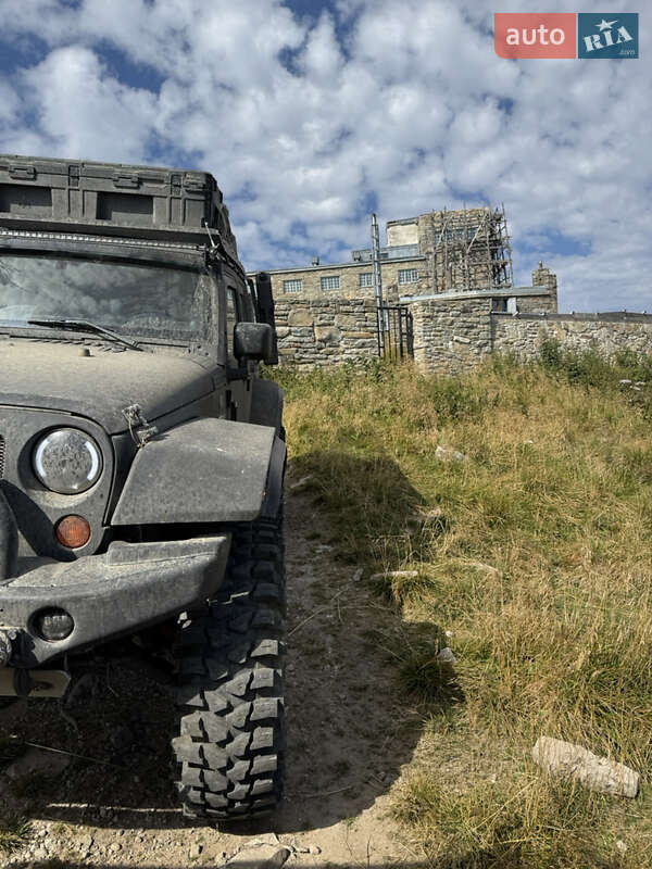 Позашляховик / Кросовер Jeep Wrangler 2011 в Яремчі
