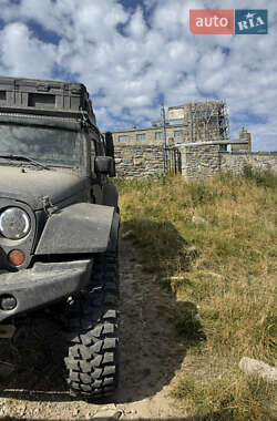 Внедорожник / Кроссовер Jeep Wrangler 2011 в 