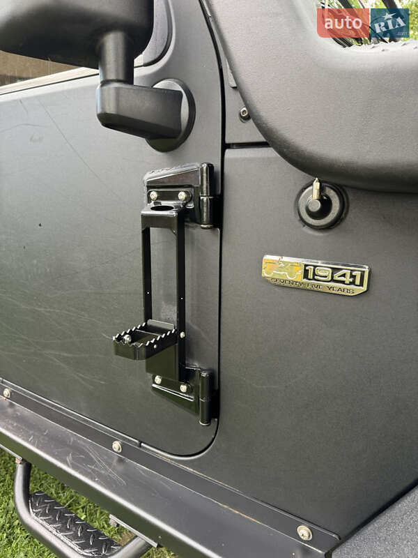 Позашляховик / Кросовер Jeep Wrangler 2011 в Яремчі