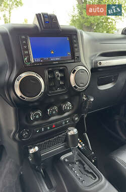 Внедорожник / Кроссовер Jeep Wrangler 2011 в 