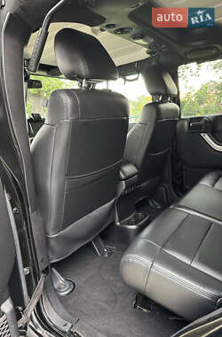 Внедорожник / Кроссовер Jeep Wrangler 2011 в 