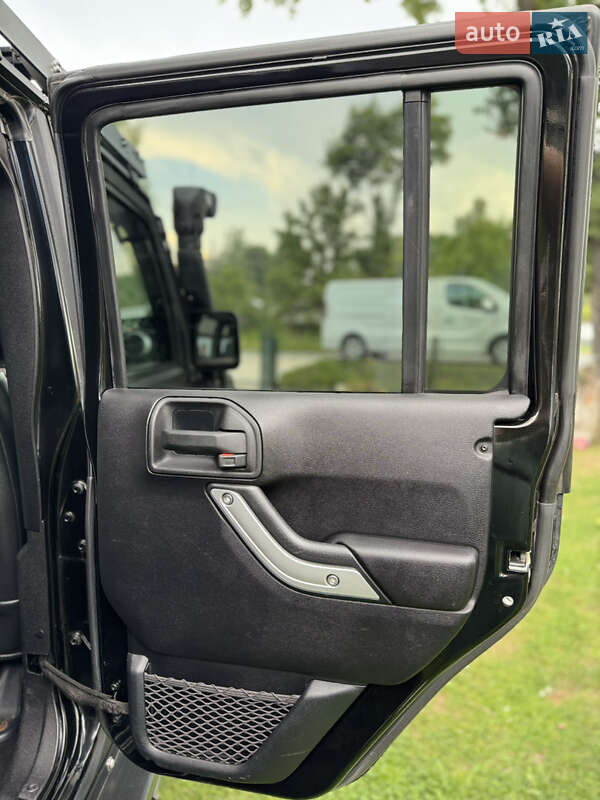 Позашляховик / Кросовер Jeep Wrangler 2011 в Яремчі