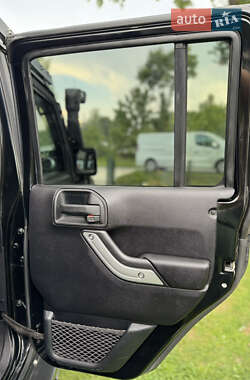 Внедорожник / Кроссовер Jeep Wrangler 2011 в 
