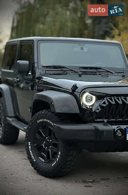 Внедорожник / Кроссовер Jeep Wrangler 2015 в 