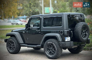 Внедорожник / Кроссовер Jeep Wrangler 2015 в 