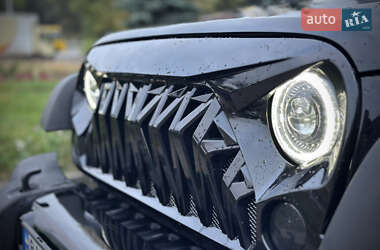 Внедорожник / Кроссовер Jeep Wrangler 2015 в 