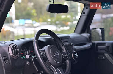 Внедорожник / Кроссовер Jeep Wrangler 2015 в 