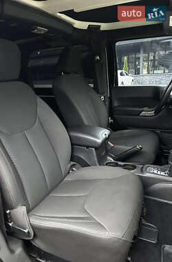 Внедорожник / Кроссовер Jeep Wrangler 2015 в 