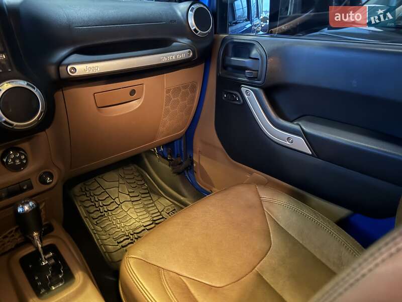 Внедорожник / Кроссовер Jeep Wrangler 2014 в Одессе