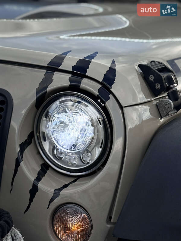 Внедорожник / Кроссовер Jeep Wrangler 2017 в Ивано-Франковске