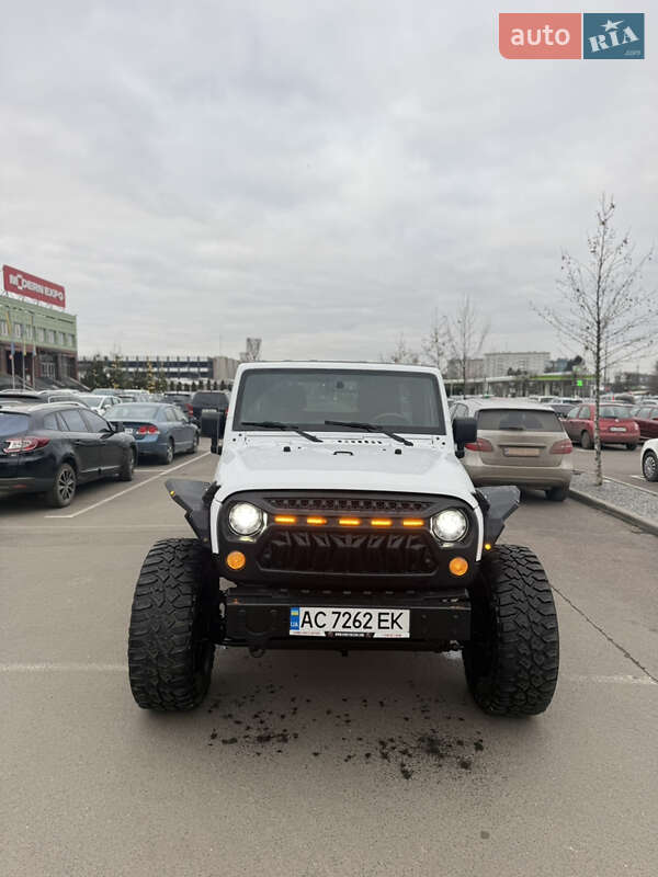 Позашляховик / Кросовер Jeep Wrangler 2016 в Луцьку фото 2 Позашляховик / Кросовер Jeep Wrangler 2016 в Луцьку