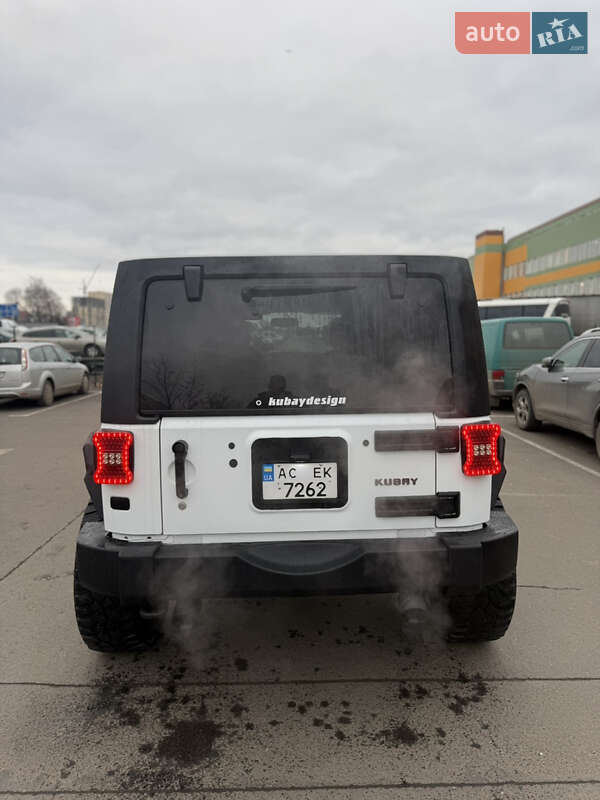 Позашляховик / Кросовер Jeep Wrangler 2016 в Луцьку фото 7 Позашляховик / Кросовер Jeep Wrangler 2016 в Луцьку