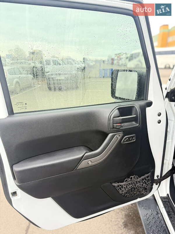 Позашляховик / Кросовер Jeep Wrangler 2016 в Луцьку фото 8 Позашляховик / Кросовер Jeep Wrangler 2016 в Луцьку