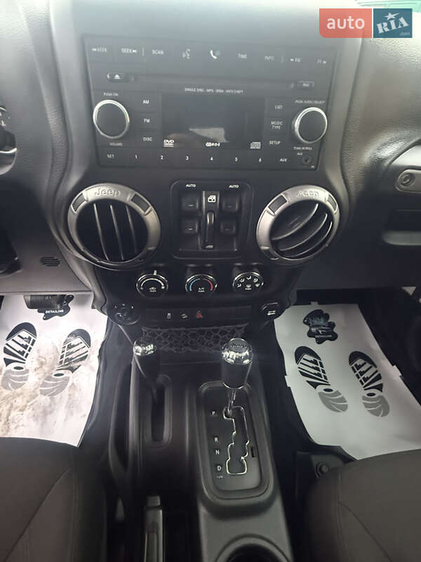 Позашляховик / Кросовер Jeep Wrangler 2016 в Луцьку фото 12 Позашляховик / Кросовер Jeep Wrangler 2016 в Луцьку