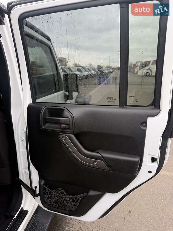 Позашляховик / Кросовер Jeep Wrangler 2016 в Луцьку фото 17 Позашляховик / Кросовер Jeep Wrangler 2016 в Луцьку