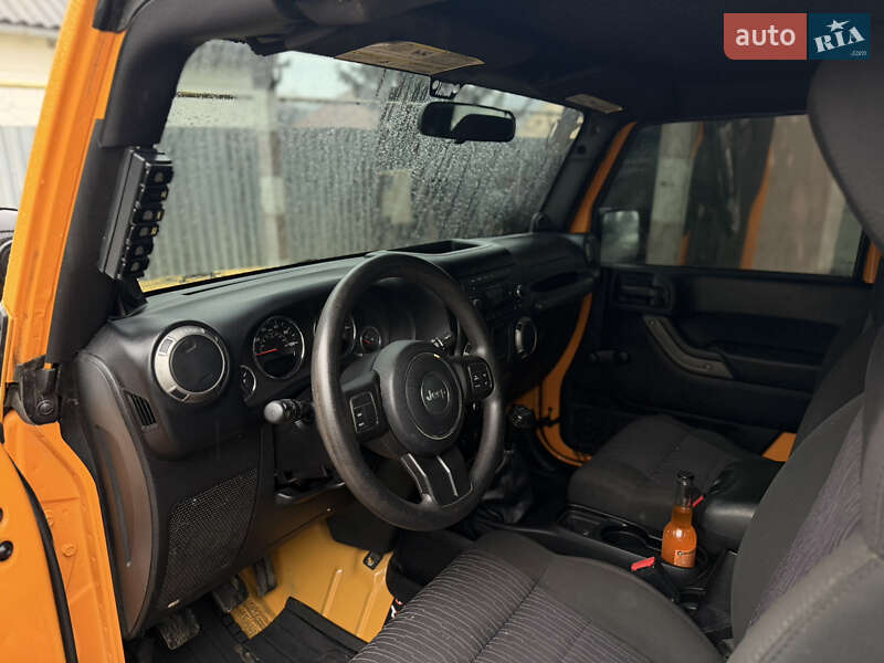 Позашляховик / Кросовер Jeep Wrangler 2012 в Мукачевому