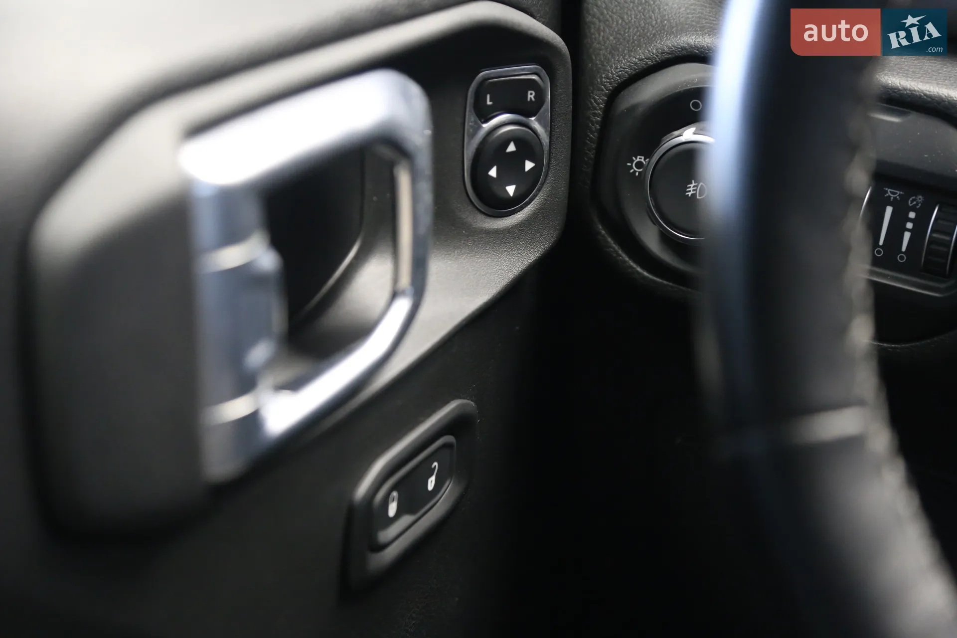 2021 Jeep Wrangler - мініатюра 26