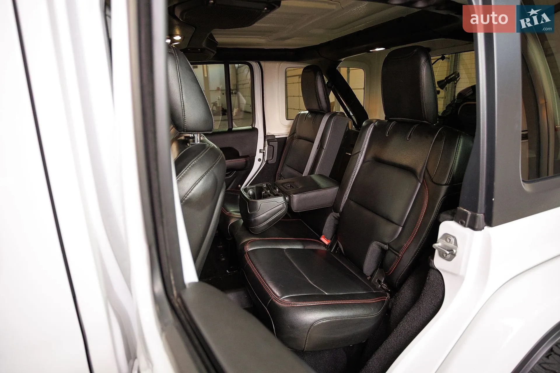 2020 Jeep Wrangler - мініатюра 26