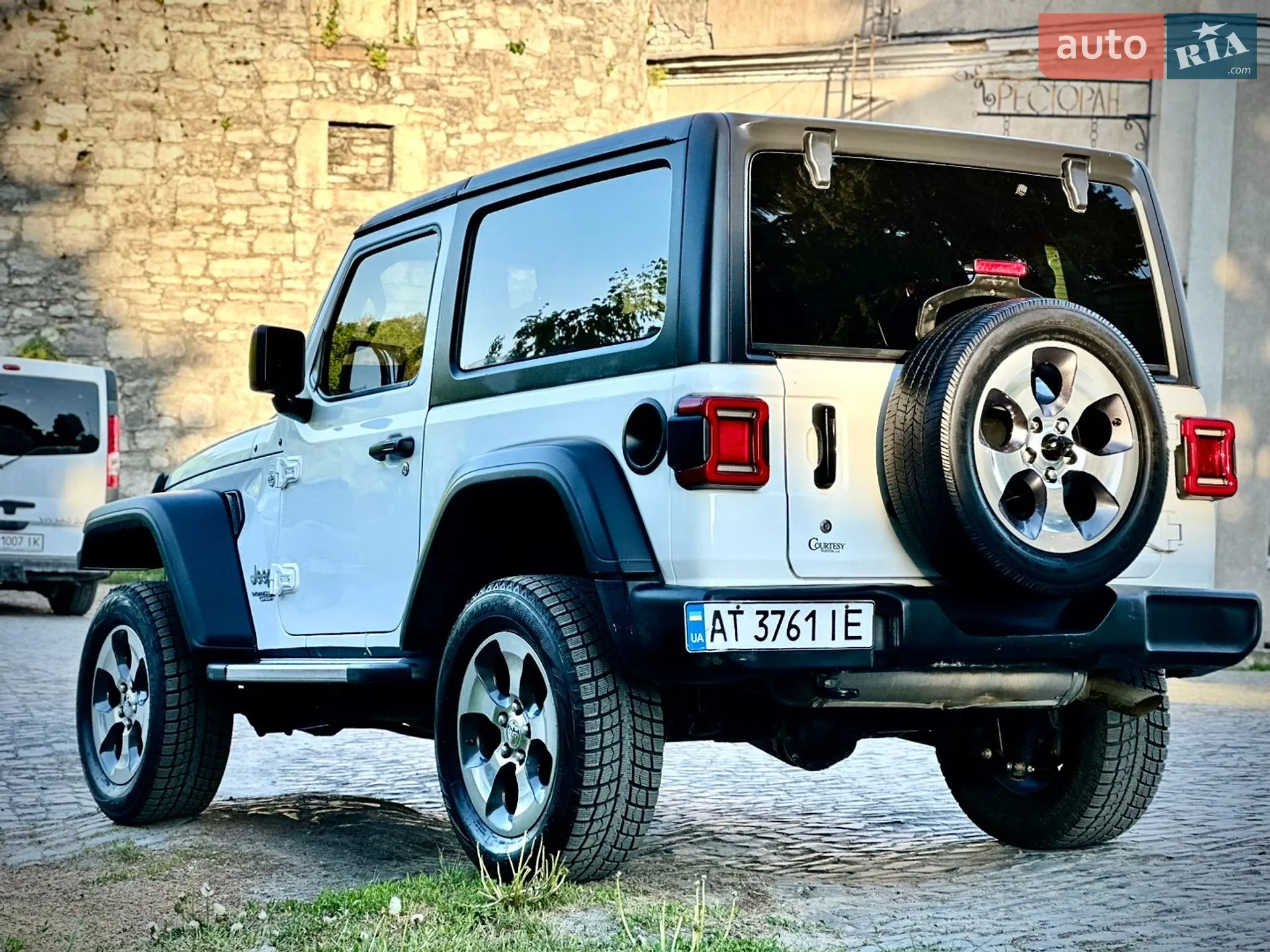 2019 Jeep Wrangler - фото 1