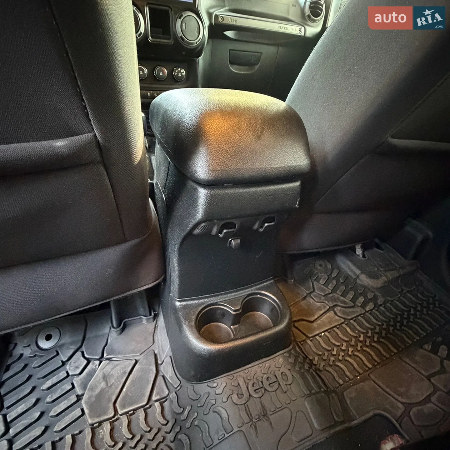 2016 Jeep Wrangler - мініатюра 32