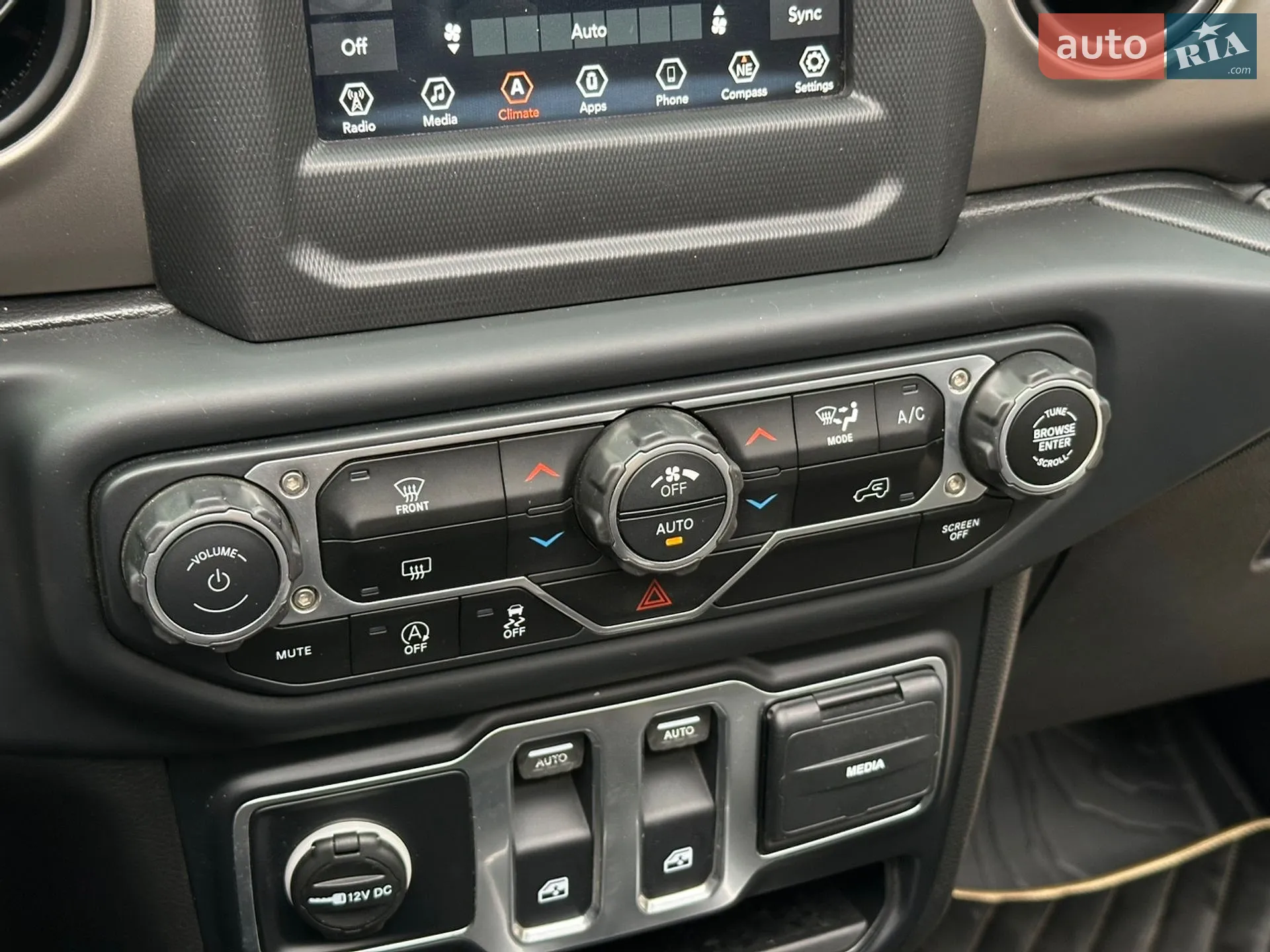 2019 Jeep Wrangler - мініатюра 27